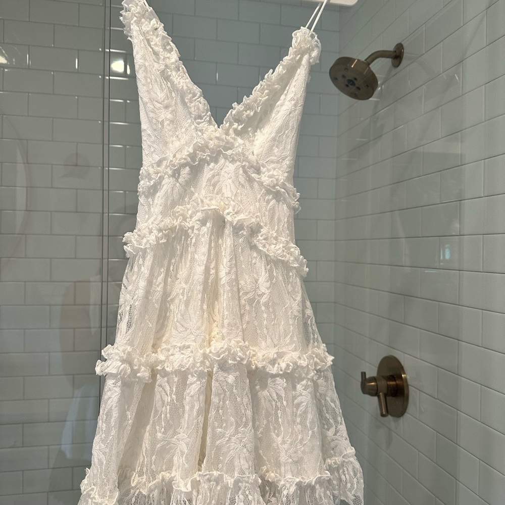Selfie Leslie white lace dress size medium